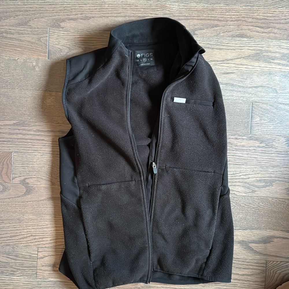 Figs on shift fleece vest